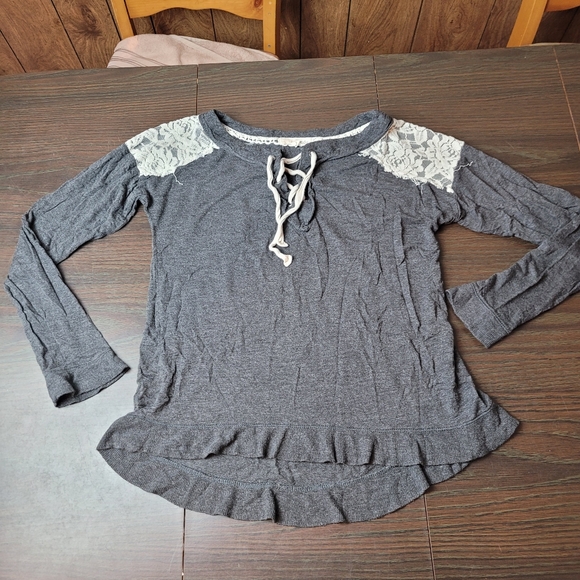 Rewind gray hi-low blouse with Lace shoulders - Picture 2 of 8